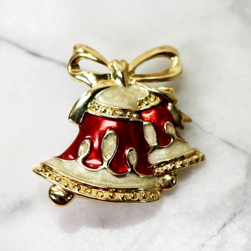 🎄🧑🏻‍🎄✨ Monet Holiday Bell Brooch with Gold & Red Enamel Highlights ⚜️🎁🎄✨